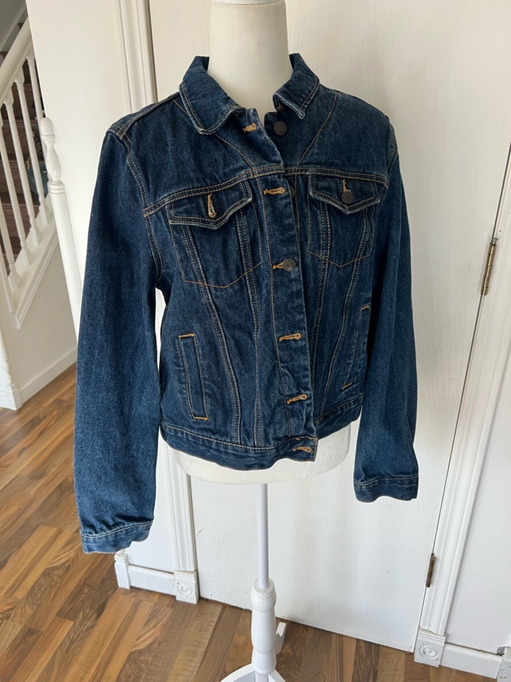 Classic Dark Rinse Blue Denim Jacket, Large, EUC / like new